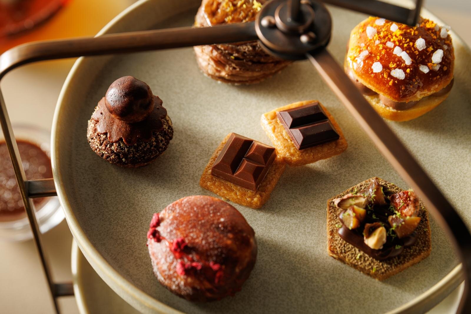 ル・ショコラ・アラン・デュカスの"南仏伝統菓子"アフタヌーンティー＆ナッツ香るショコラデザート