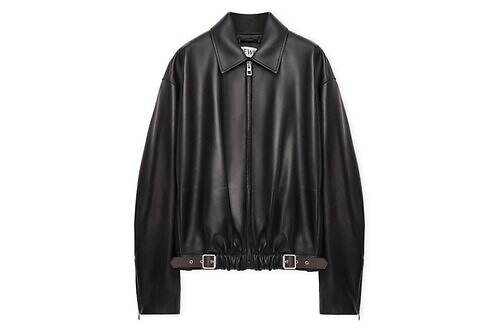 ロエベ“ベルト付き”レザージャケット＆なめらかなレザーのバルーンシルエットジャケット