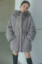 スナイデルのアウター、“リボン付き”ショートコート＆ふんわりファー配したダウンジャケット｜写真8