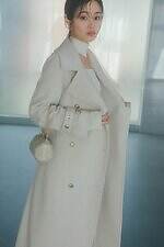 スナイデルのアウター、“リボン付き”ショートコート＆ふんわりファー配したダウンジャケット｜写真15