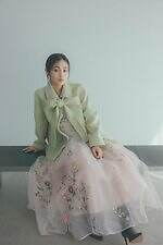 スナイデルのアウター、“リボン付き”ショートコート＆ふんわりファー配したダウンジャケット｜写真1