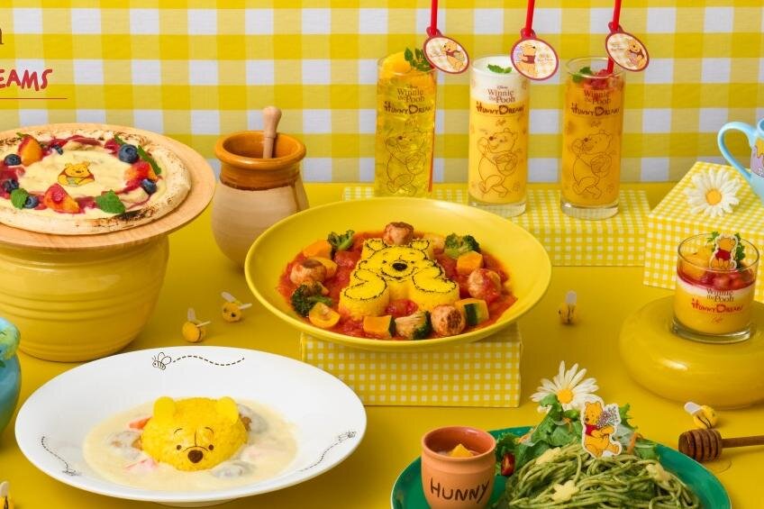ディズニー「くまのプーさん」カフェが東京＆大阪に、“ひょっこり顔出す”シチューやはちみつ風味のラテ