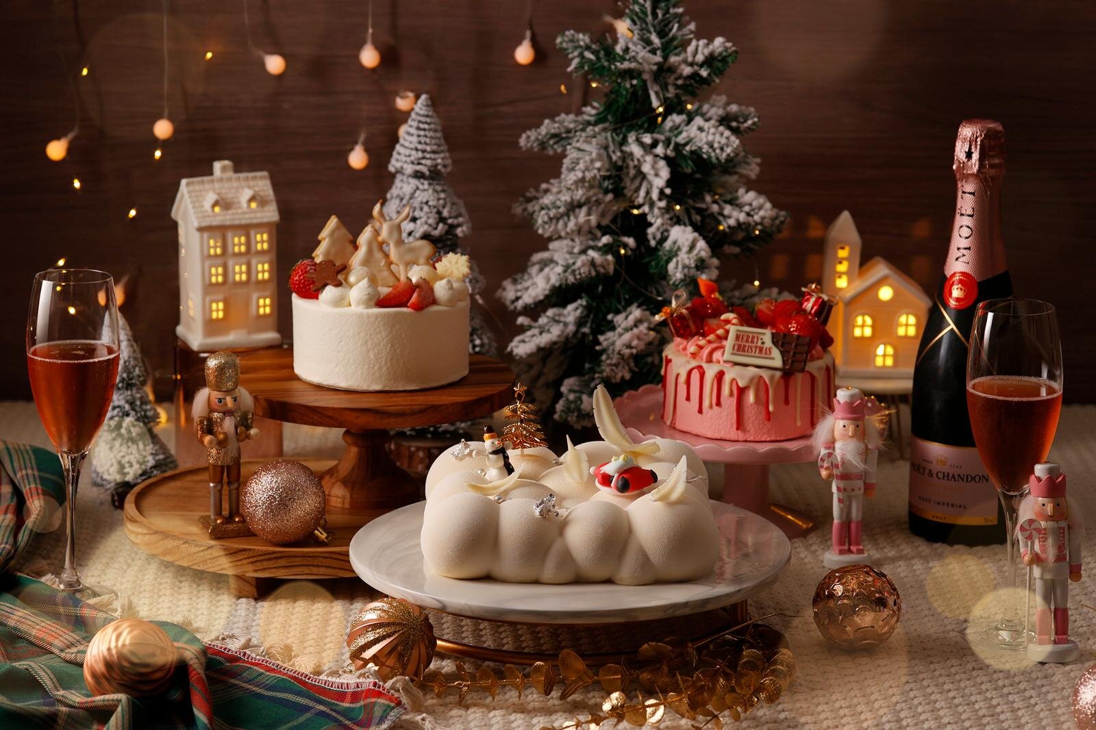 ザ ストリングス 表参道25年クリスマスケーキ、“もこもこ雲”なホワイトチョコムース&王道苺ショート|写真1