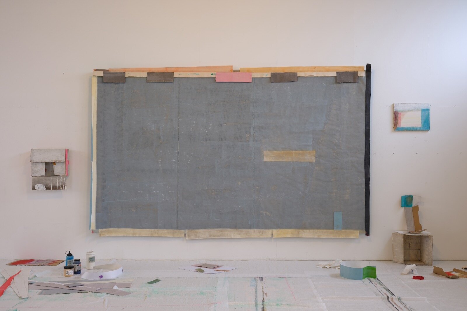 ⾝近なモチーフと図形が織りなす“繊細さとリズム”画家・杉⼾洋の展覧会が弘前れんが倉庫美術館で