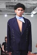 ミツル オカザキ 2026年春夏コレクション - 夢を追う少年の姿｜写真5