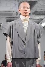 ミツル オカザキ 2026年春夏コレクション - 夢を追う少年の姿｜写真15