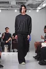 ミツル オカザキ 2026年春夏コレクション - 夢を追う少年の姿｜写真17