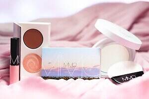 MiMC25年クリスマスコフレ、ディープテラコッタ×マーブルピンクのマルチパレットや煌めきリップグロス