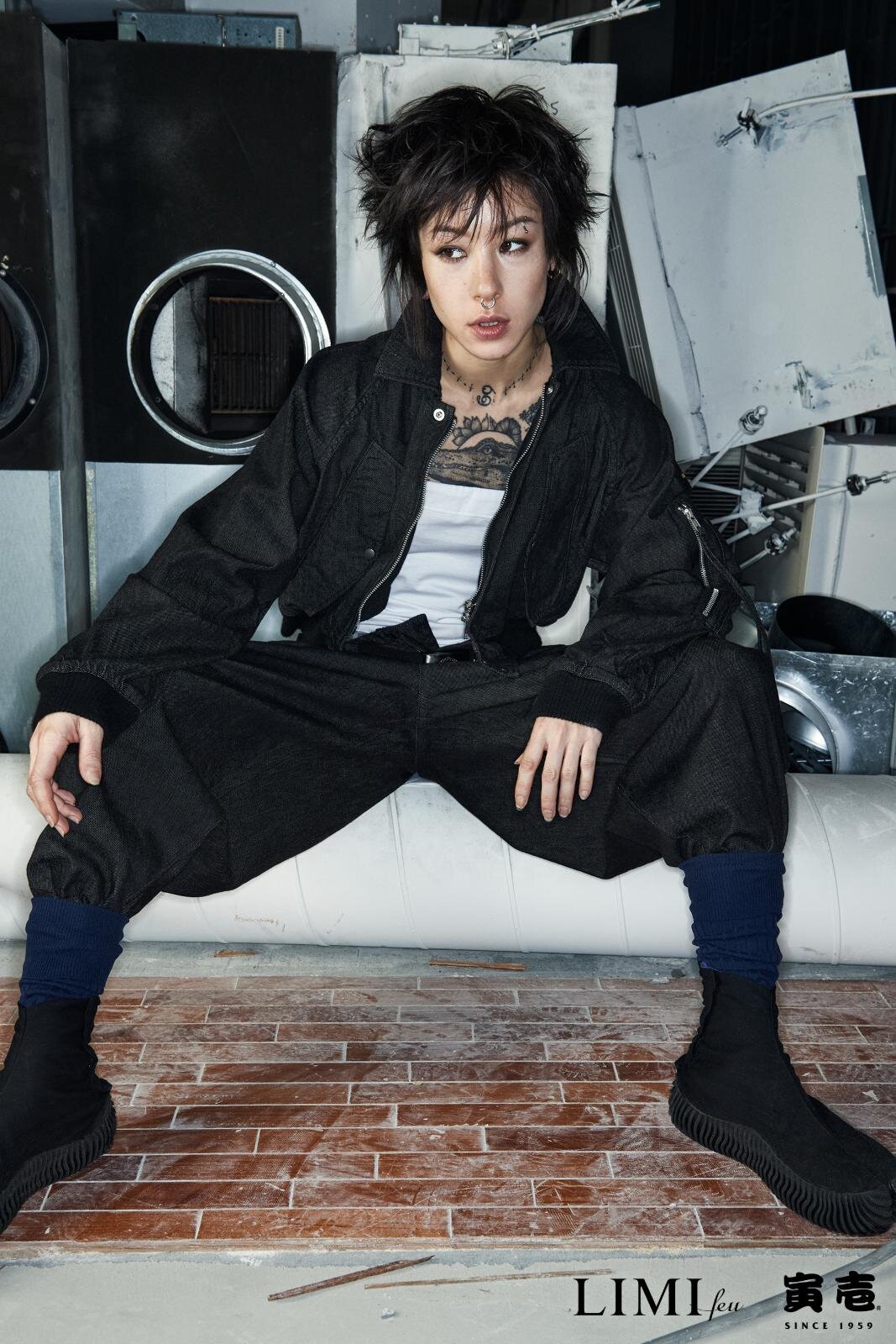 LIMI feu リミフゥ ベルテッド変形ワイドパンツ 黒 ブラック リミ フゥ×寅壱“鳶職人”から着想デニムブルゾン＆ワイドパンツ