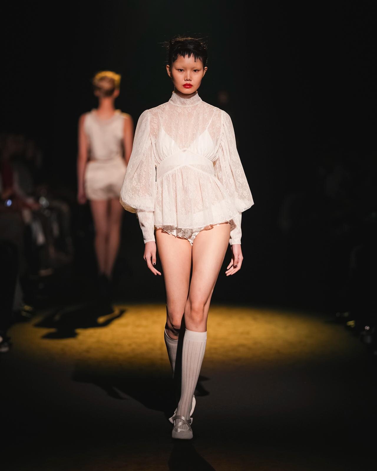 ヴィヴィアーノ(VIVIANO) 2026年春夏ウィメンズコレクション シルエット - 写真17