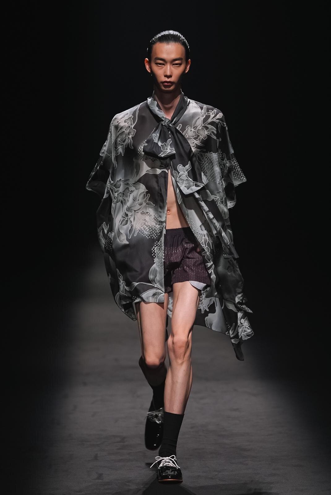 ウィシャラウィッシュ 2026年春夏｜male ケープ