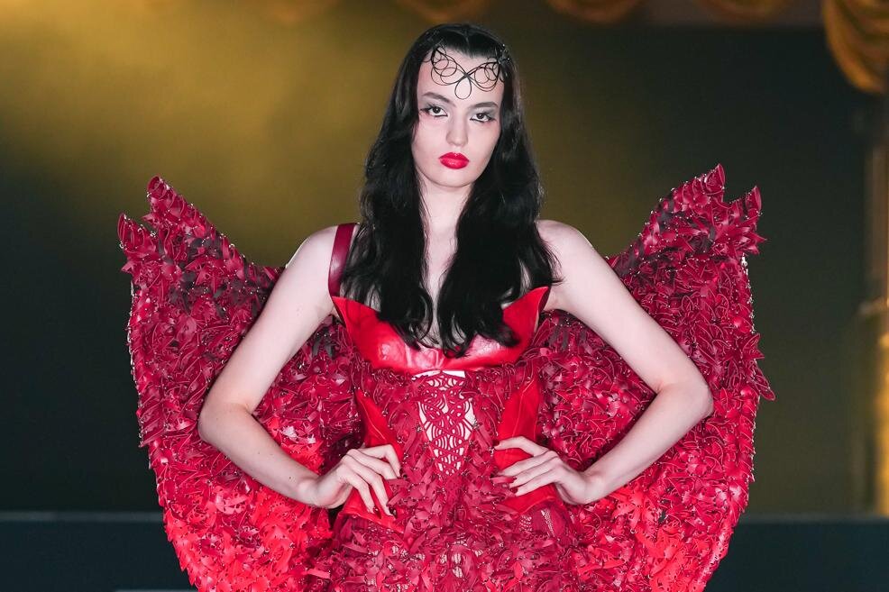 ユェチ・チ 2026年春夏コレクション - ダンスホールに舞い降りて