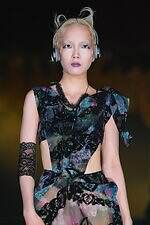 ユェチ・チ 2026年春夏コレクション - ダンスホールに舞い降りて｜写真15