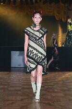 ユェチ・チ 2026年春夏コレクション - ダンスホールに舞い降りて｜写真16