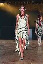 ユェチ・チ 2026年春夏コレクション - ダンスホールに舞い降りて｜写真18