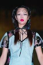 ユェチ・チ 2026年春夏コレクション - ダンスホールに舞い降りて｜写真53