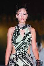 ユェチ・チ 2026年春夏コレクション - ダンスホールに舞い降りて｜写真76