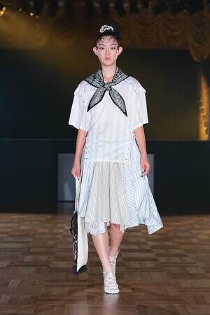 ユェチ・チ 2026年春夏コレクション - ダンスホールに舞い降りて｜写真1