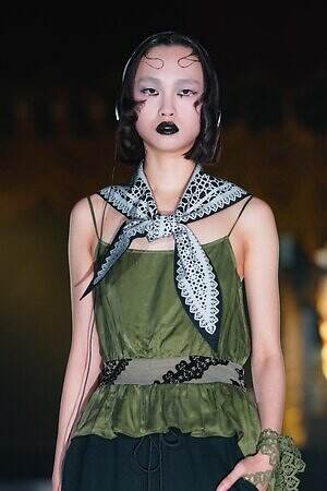 ユェチ・チ 2026年春夏コレクション - ダンスホールに舞い降りて｜写真9