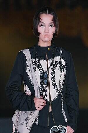 ユェチ・チ 2026年春夏コレクション - ダンスホールに舞い降りて｜写真11