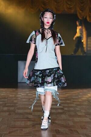 ユェチ・チ 2026年春夏コレクション - ダンスホールに舞い降りて｜写真52