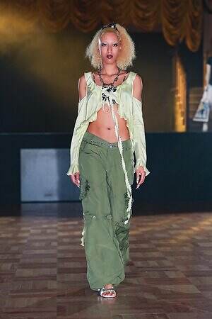 ユェチ・チ 2026年春夏コレクション - ダンスホールに舞い降りて｜写真55