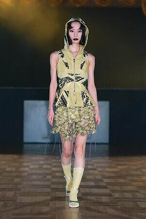 ユェチ・チ 2026年春夏コレクション - ダンスホールに舞い降りて｜写真85