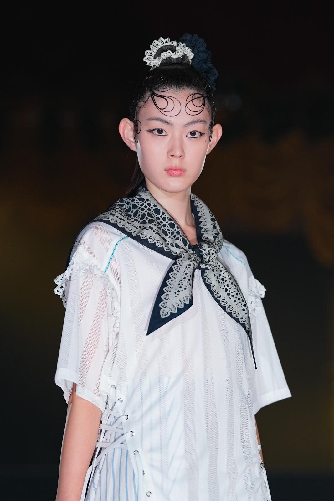 ユェチ・チ(YUEQI QI) 2026年春夏ウィメンズ&メンズコレクション  - 写真2