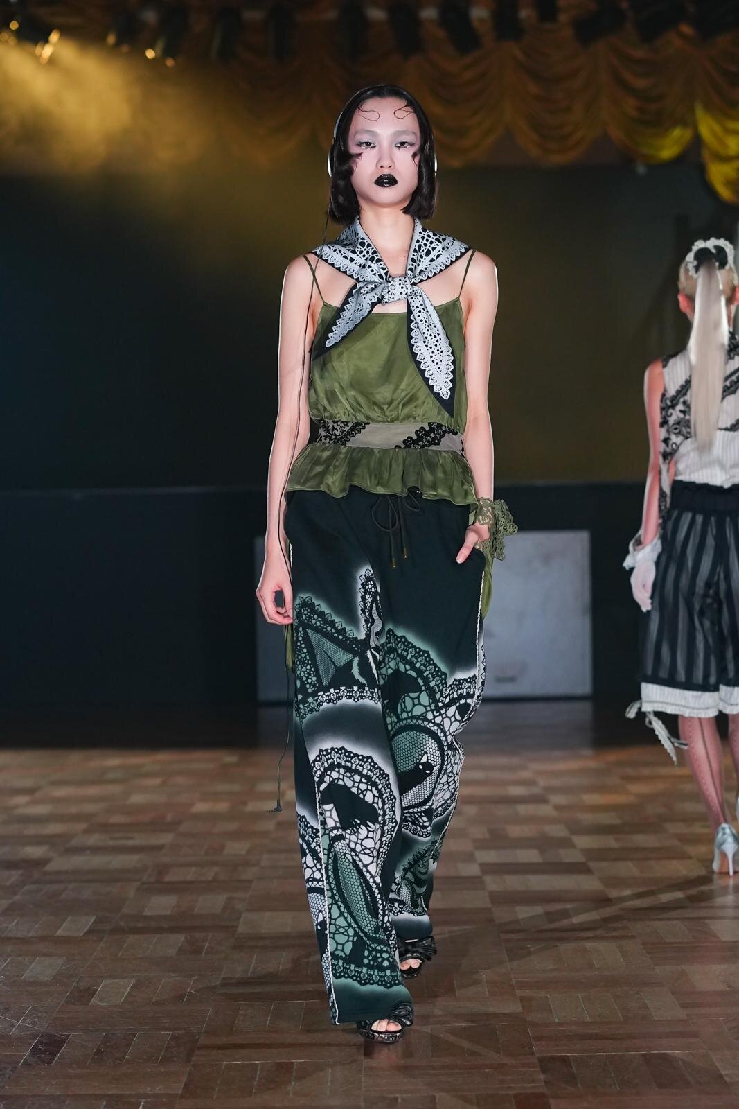 ユェチ・チ(YUEQI QI) 2026年春夏ウィメンズ&メンズコレクション  - 写真8