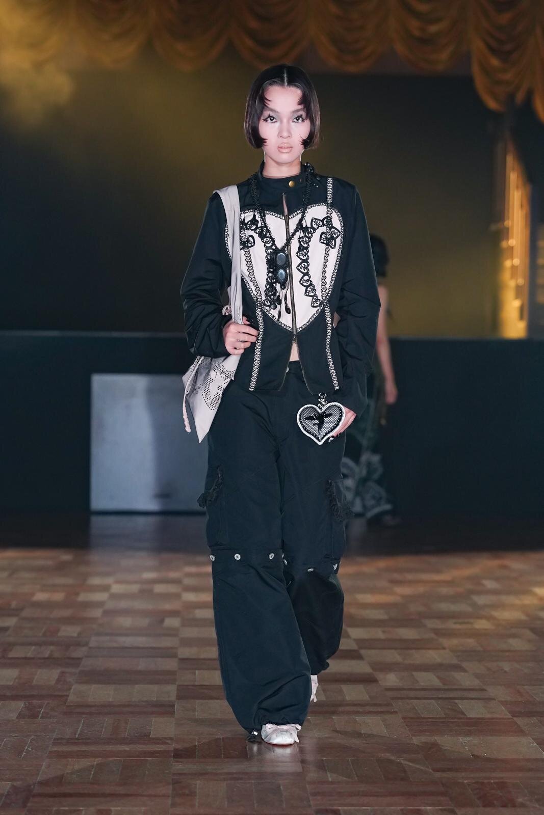 ユェチ・チ(YUEQI QI) 2026年春夏ウィメンズ&メンズコレクション  - 写真10