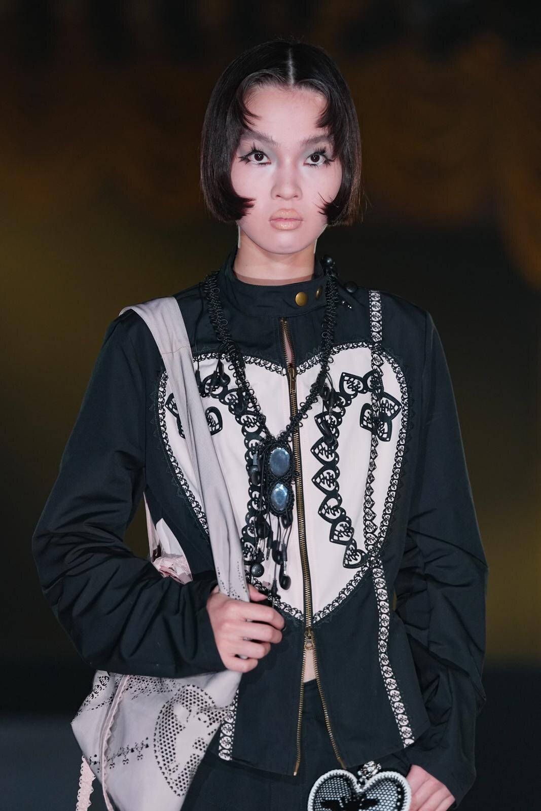 ユェチ・チ(YUEQI QI) 2026年春夏ウィメンズ&メンズコレクション  - 写真11