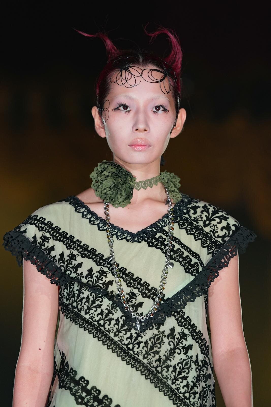 ユェチ・チ(YUEQI QI) 2026年春夏ウィメンズ&メンズコレクション  - 写真17