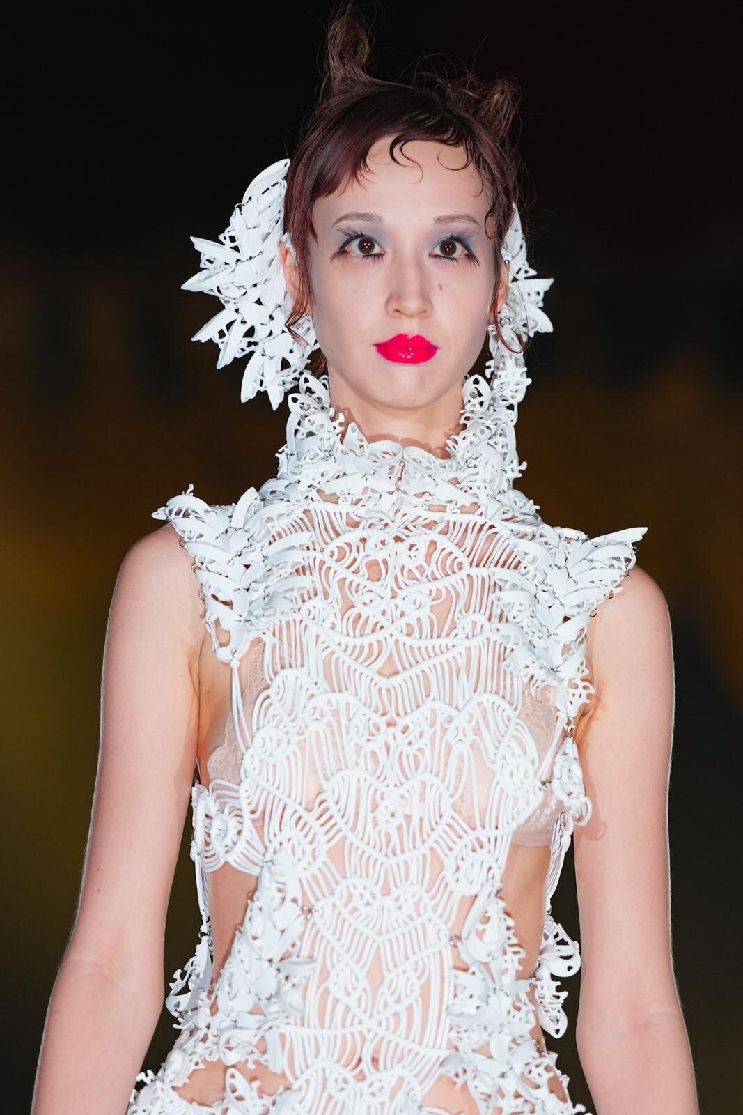 ユェチ・チ(YUEQI QI) 2026年春夏ウィメンズ&メンズコレクション  - 写真33