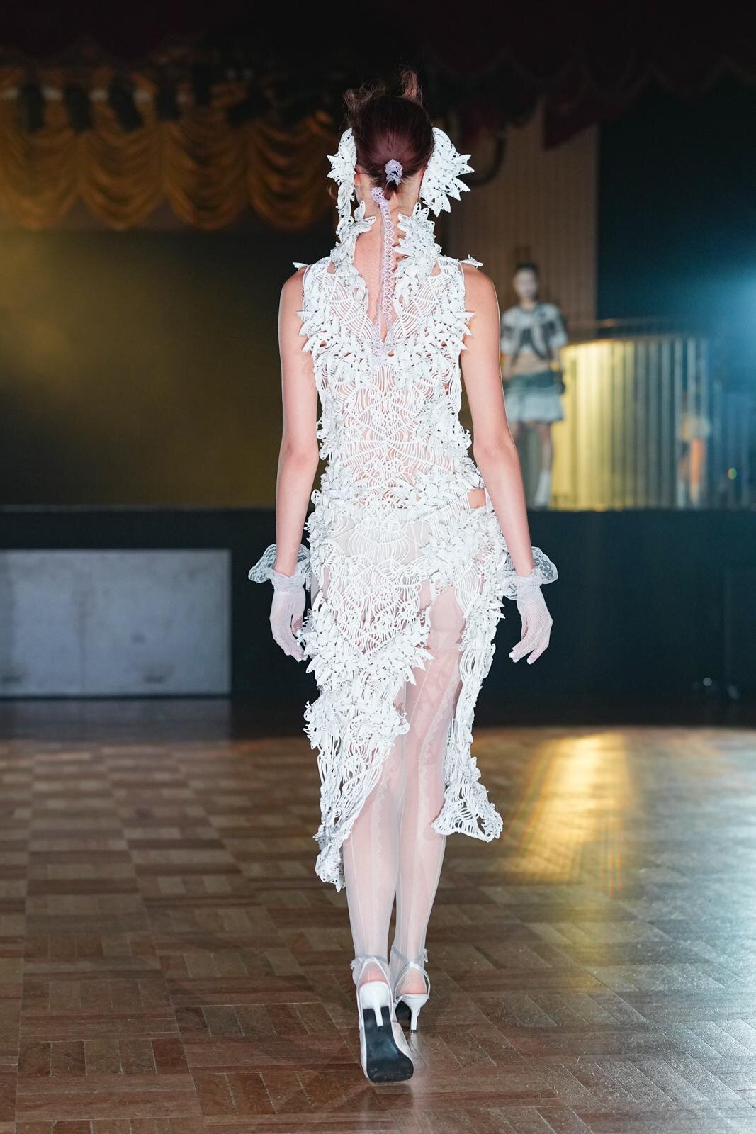 ユェチ・チ(YUEQI QI) 2026年春夏ウィメンズ&メンズコレクション  - 写真34