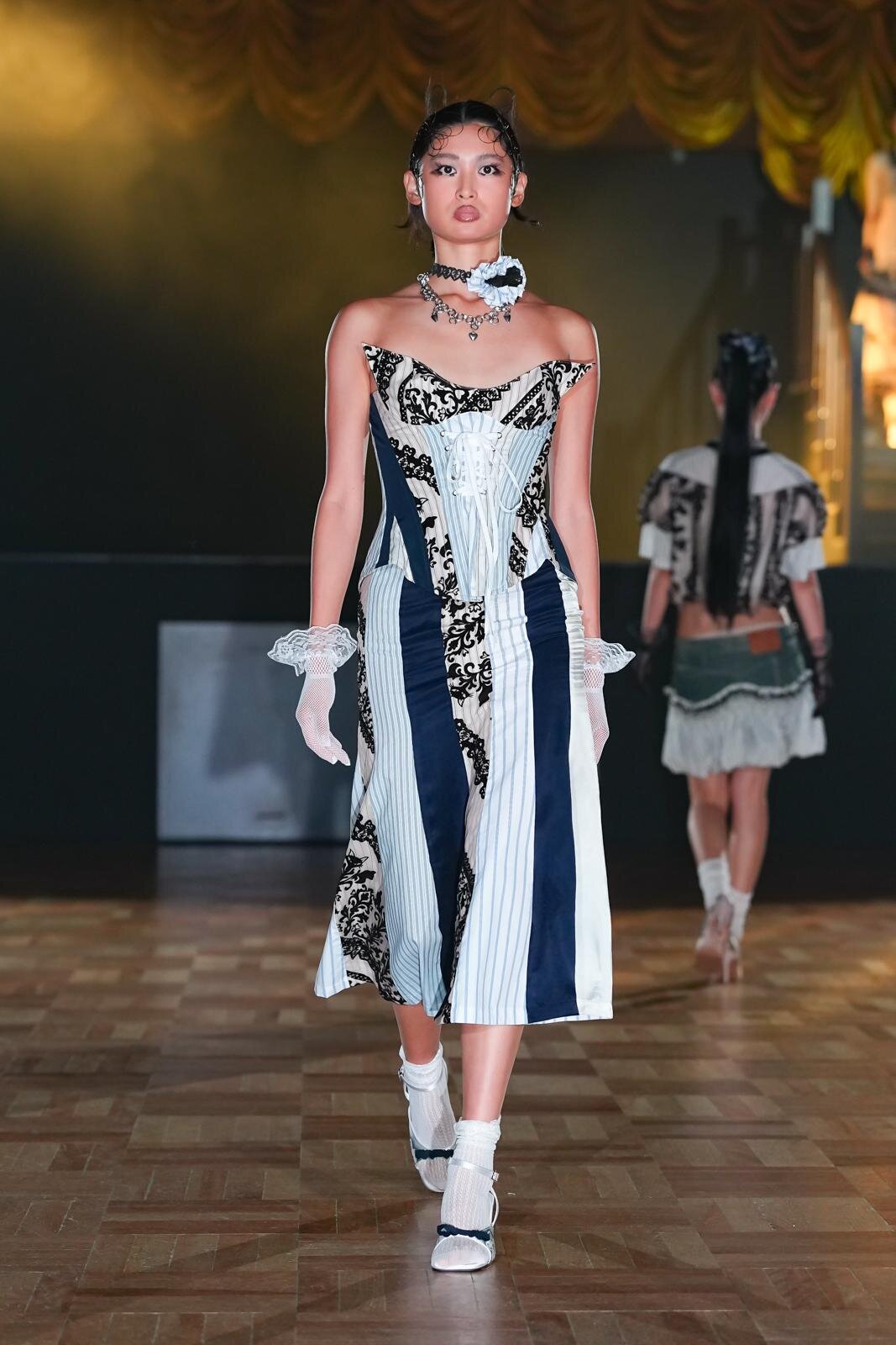 ユェチ・チ(YUEQI QI) 2026年春夏ウィメンズ&メンズコレクション  - 写真38