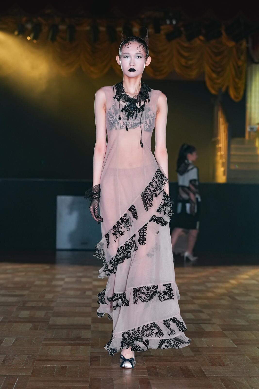 ユェチ・チ(YUEQI QI) 2026年春夏ウィメンズ&メンズコレクション  - 写真42