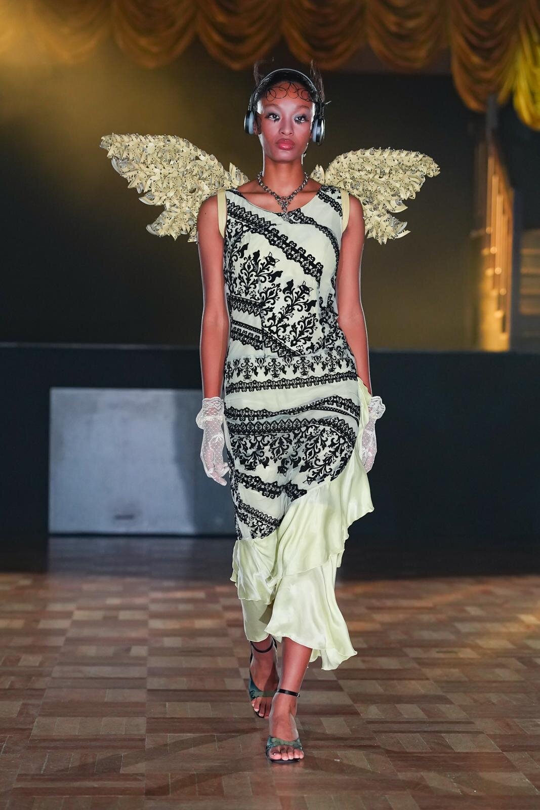 ユェチ・チ(YUEQI QI) 2026年春夏ウィメンズ&メンズコレクション  - 写真45