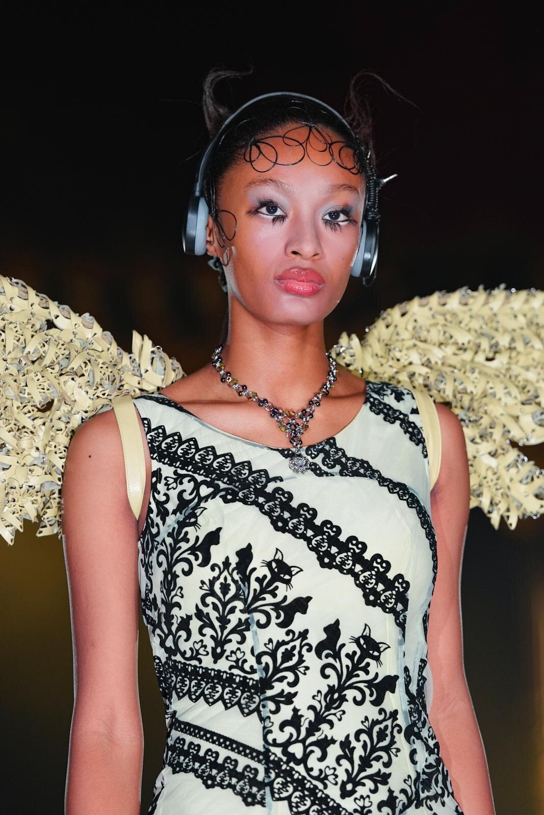 ユェチ・チ(YUEQI QI) 2026年春夏ウィメンズ&メンズコレクション  - 写真46