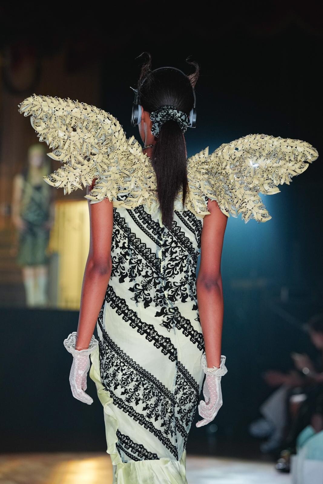 ユェチ・チ(YUEQI QI) 2026年春夏ウィメンズ&メンズコレクション  - 写真47