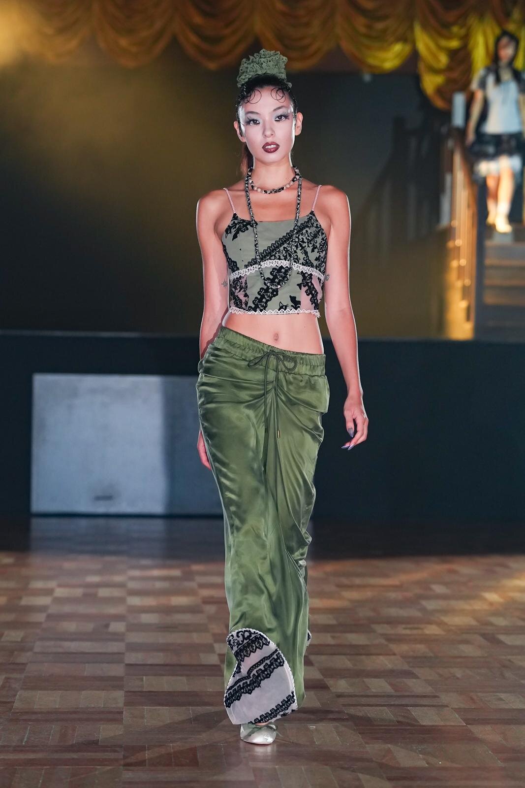 ユェチ・チ(YUEQI QI) 2026年春夏ウィメンズ&メンズコレクション  - 写真48