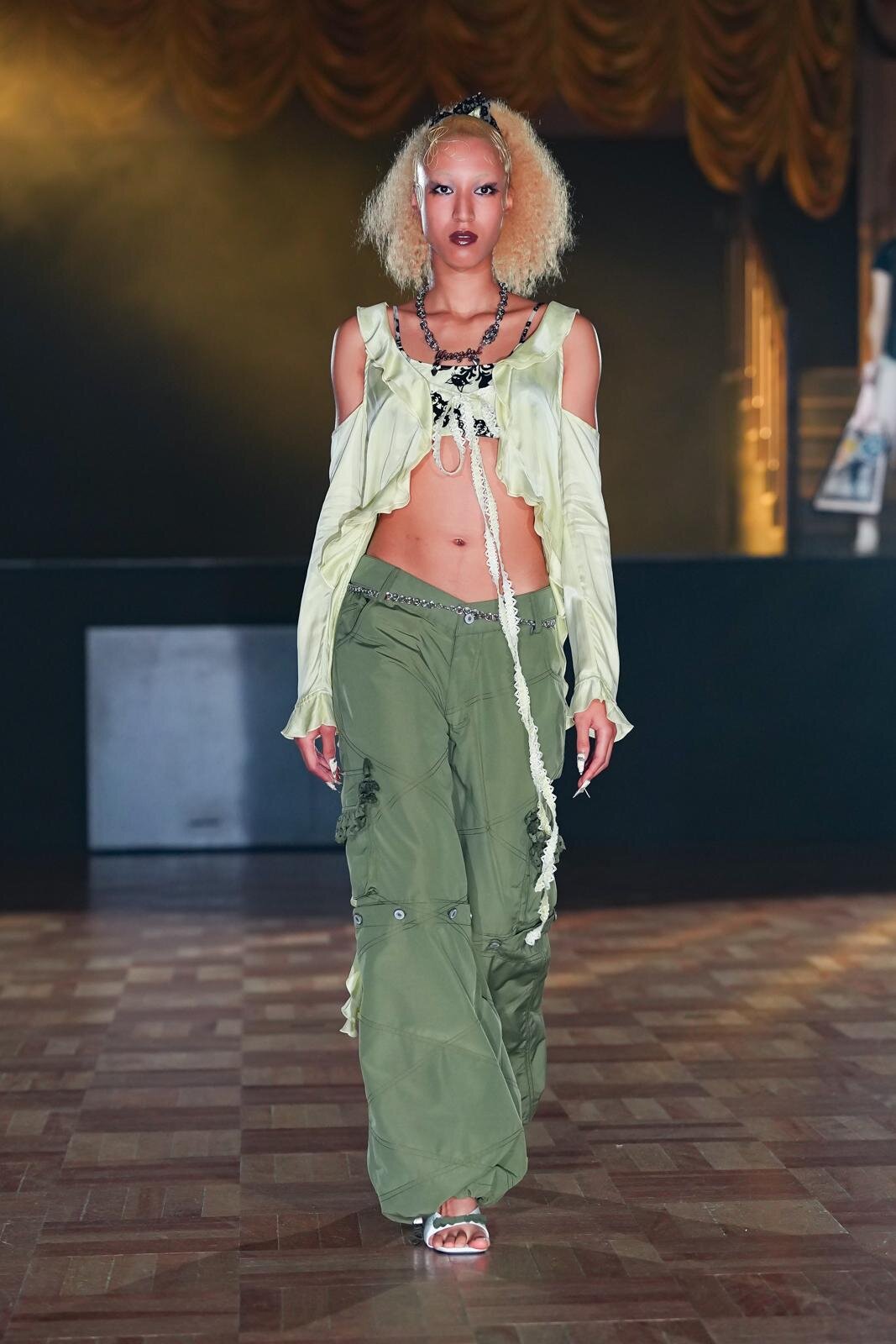 ユェチ・チ(YUEQI QI) 2026年春夏ウィメンズ&メンズコレクション  - 写真55