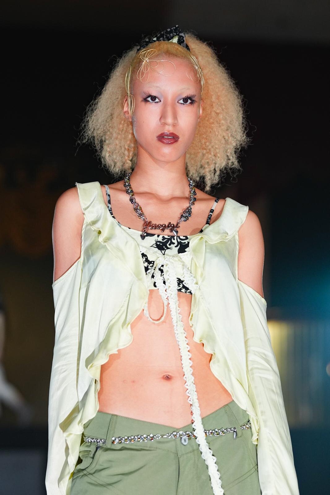 ユェチ・チ(YUEQI QI) 2026年春夏ウィメンズ&メンズコレクション  - 写真56