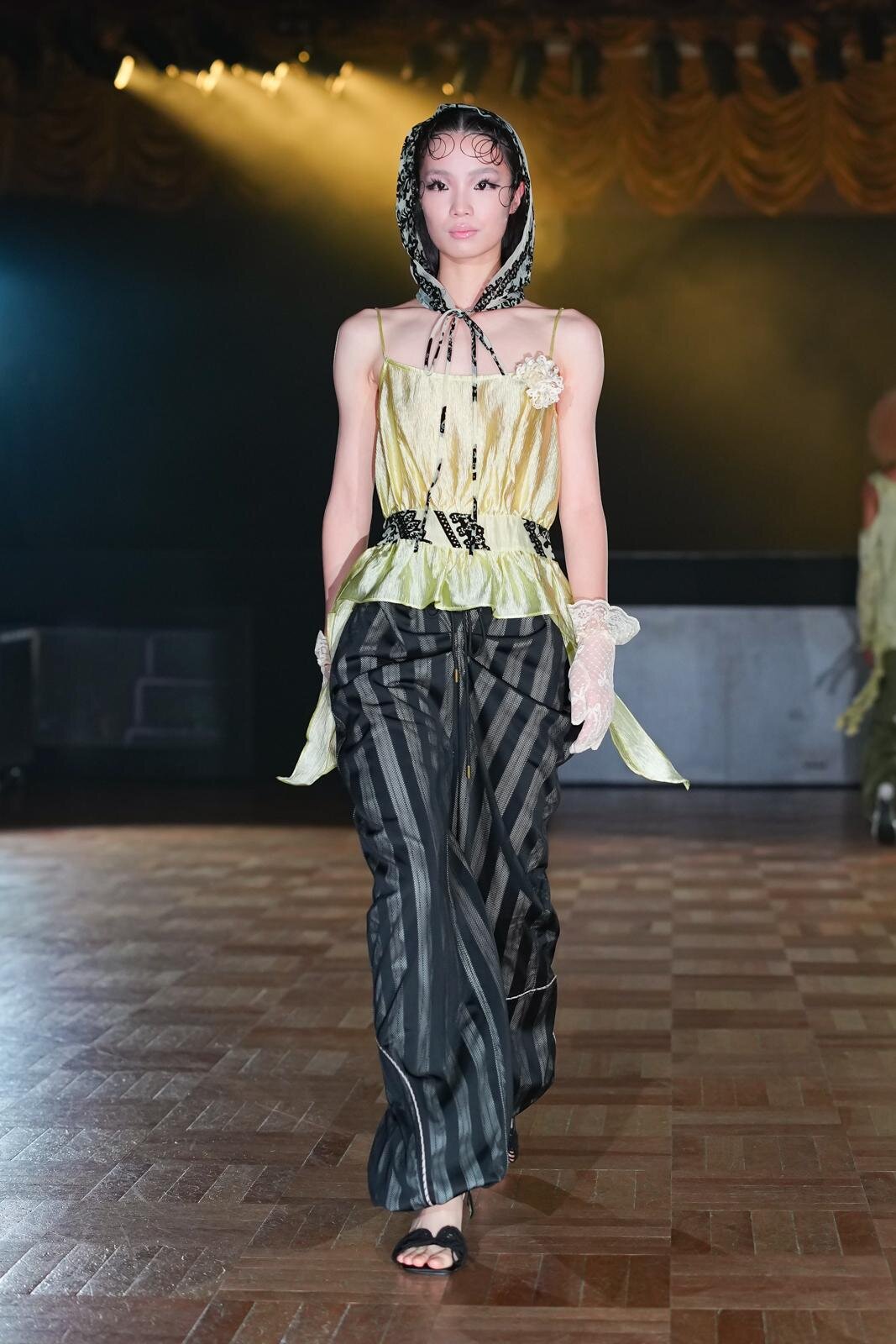 ユェチ・チ(YUEQI QI) 2026年春夏ウィメンズ&メンズコレクション  - 写真57