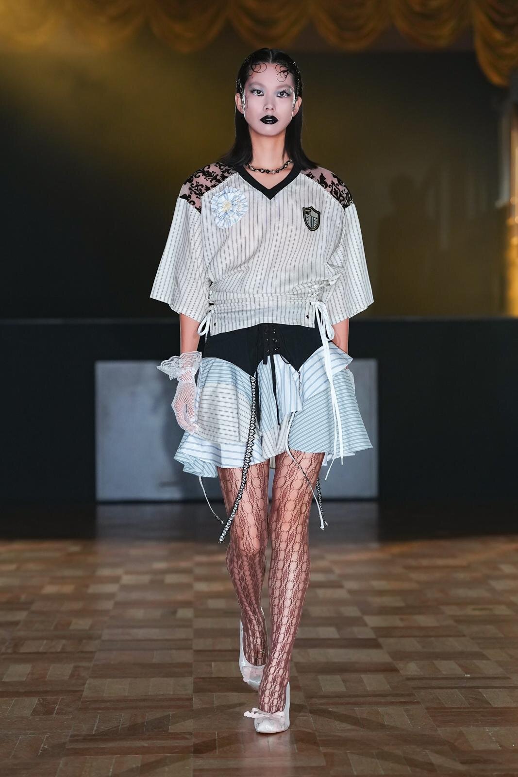 ユェチ・チ(YUEQI QI) 2026年春夏ウィメンズ&メンズコレクション  - 写真64