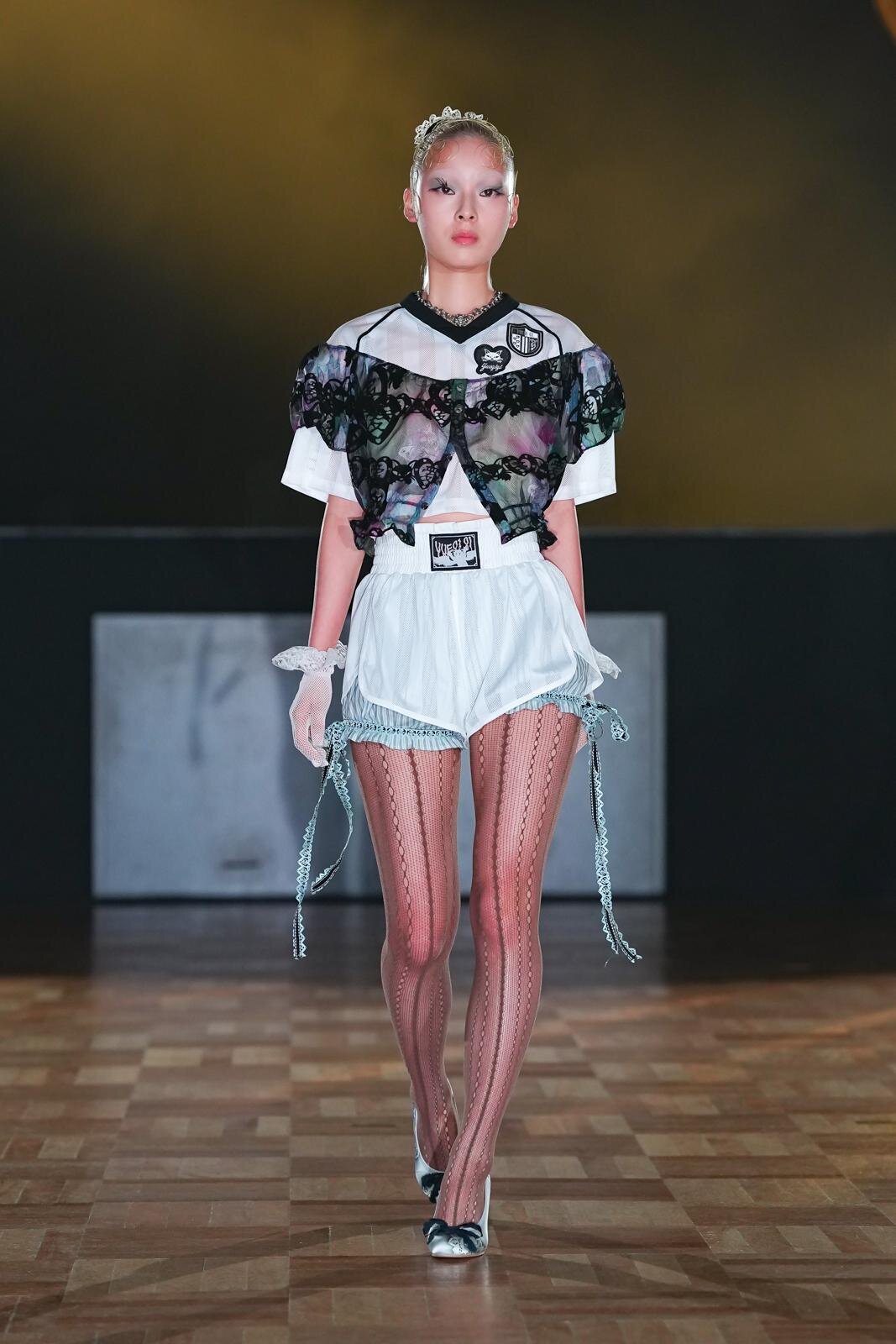 ユェチ・チ(YUEQI QI) 2026年春夏ウィメンズ&メンズコレクション  - 写真77