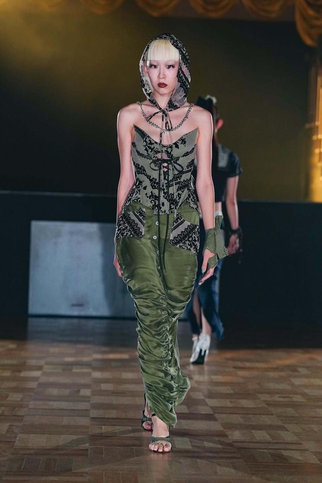 ユェチ・チ(YUEQI QI) 2026年春夏ウィメンズ&メンズコレクション  - 写真81