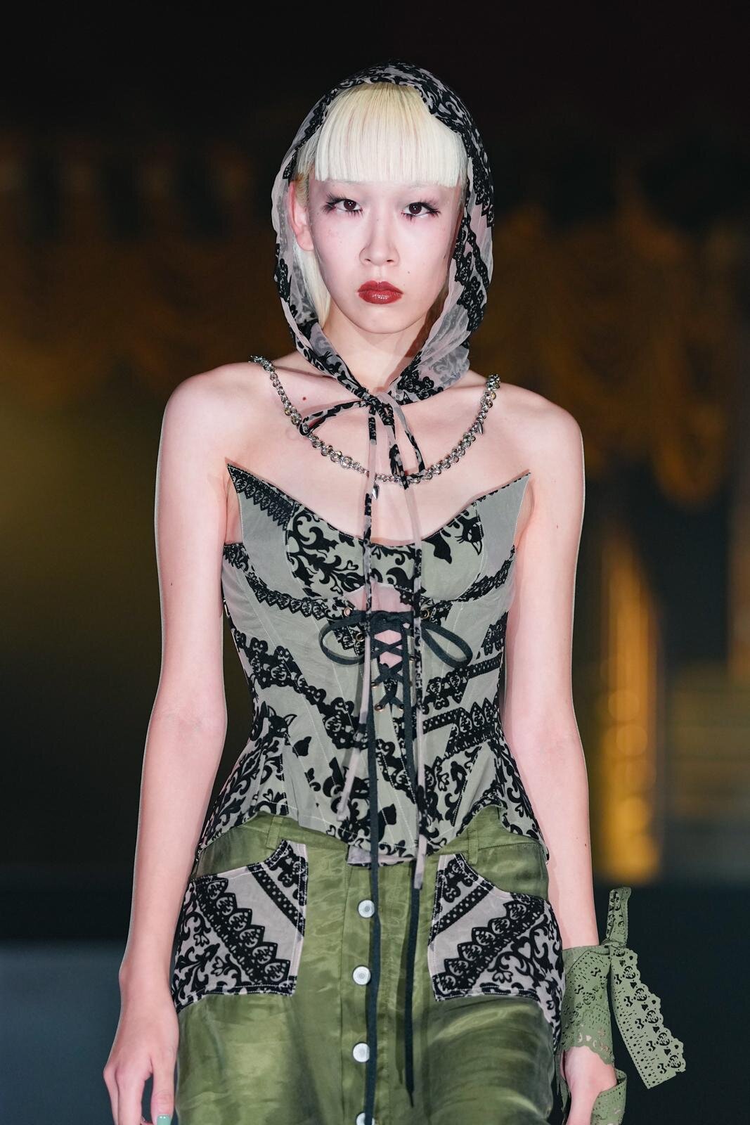 ユェチ・チ(YUEQI QI) 2026年春夏ウィメンズ&メンズコレクション  - 写真82