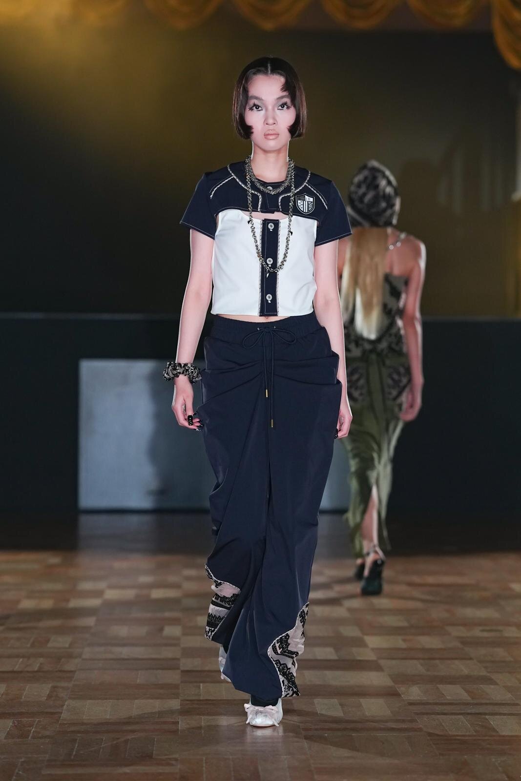 ユェチ・チ(YUEQI QI) 2026年春夏ウィメンズ&メンズコレクション  - 写真83