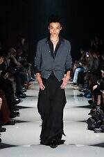 オリミ 2026年春夏コレクション - 日常と地続きの非日常の“境界”を探る｜写真45