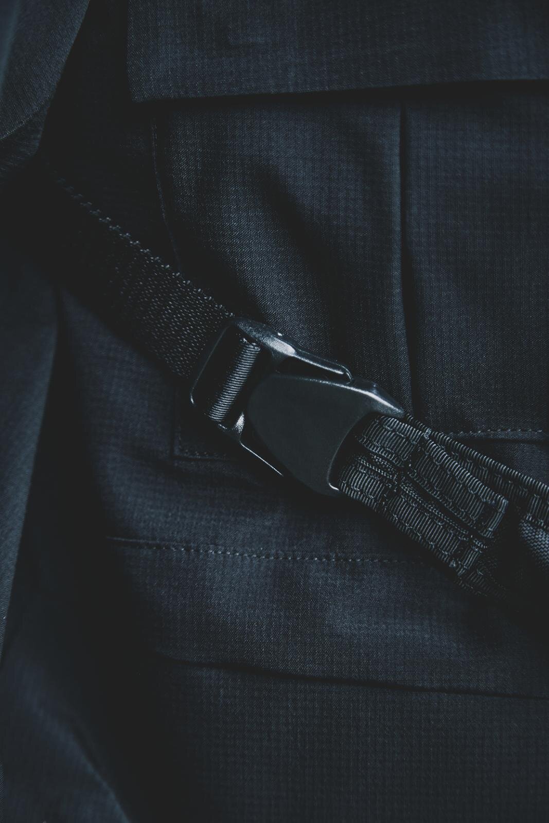 ブリーフィング×ホワイトマウンテニアリング“耐水ナイロン”軽量ショルダーバッグやサコッシュ｜写真21